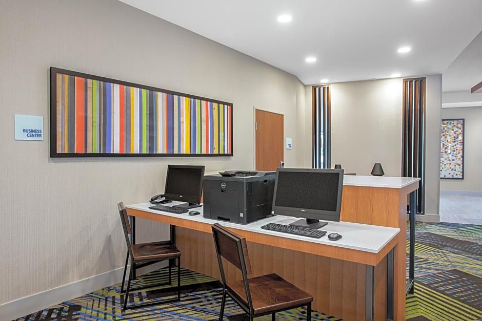 Holiday Inn Express & Suites Lubbock Central - Univ Area, an IHG Hotel