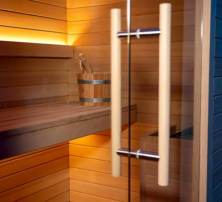 Skyline Rooms & Suites