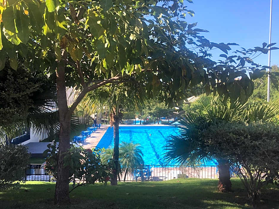 Hotel Golden Dolphin com café da manhã! Piscinas 24h