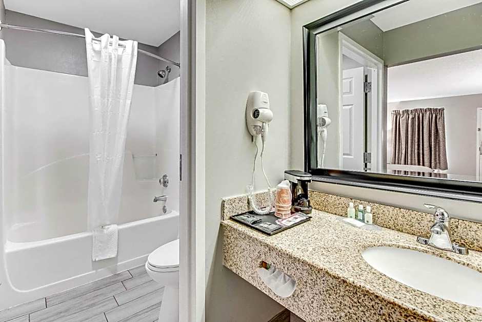 Quality Inn - White House