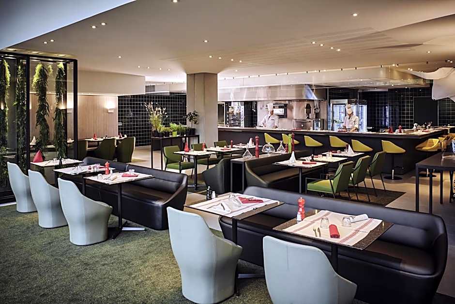 Radisson Blu CDG Airport Terminal Hotel, Paris