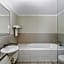 Mantra Geraldton