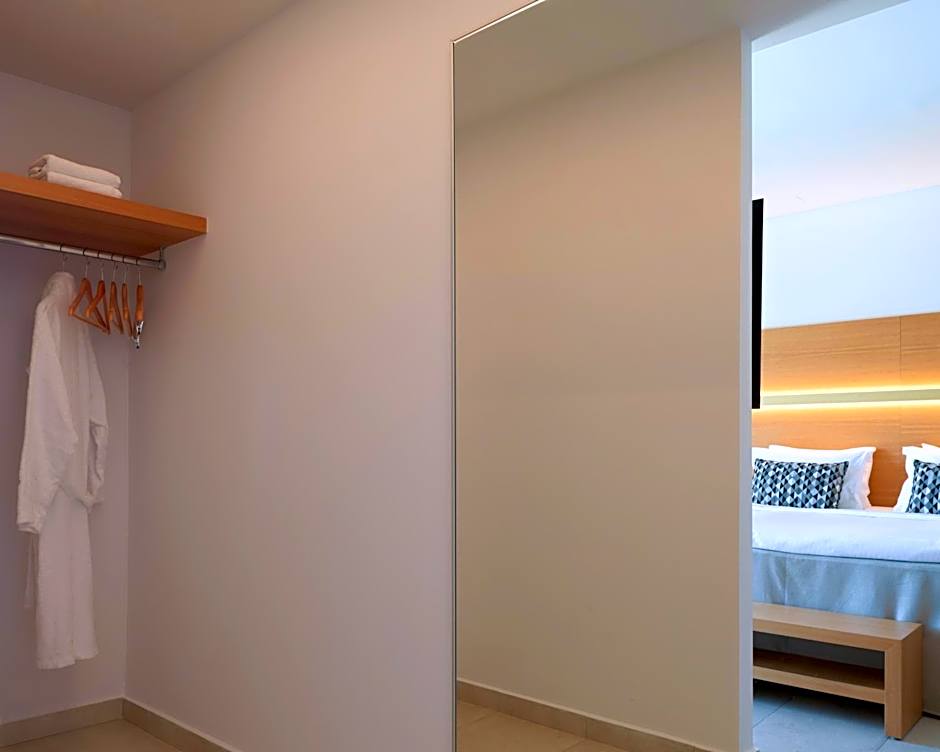 High Beach White - Adults Only