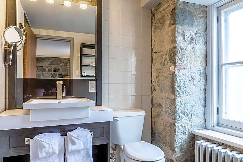 Hotel Louisbourg