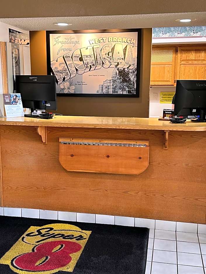 Super 8 by Wyndham West Branch