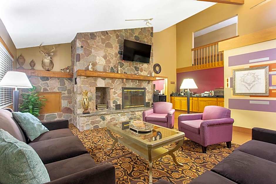 AmericInn by Wyndham Elkhorn Near Lake Geneva