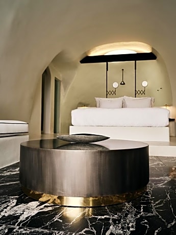 Superior Suite with Outdoor Hot Tub & Caldera View