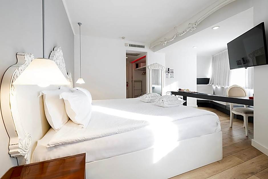 Hotel Beyond