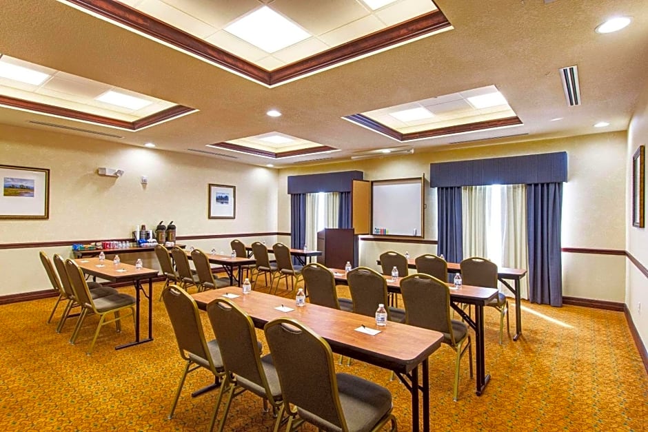 Country Inn & Suites by Radisson, St. Petersburg - Clearwater, FL