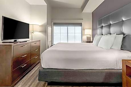 Executive Corner Suite