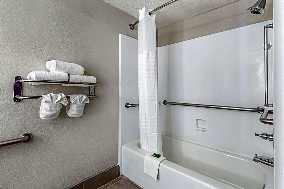 Clarion Pointe Raleigh Midtown