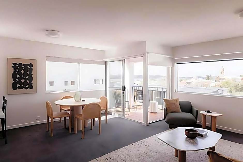 Battery Point apartment with river views