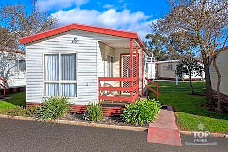 Deluxe Two-Bedroom Cabin - No Pets Allowed