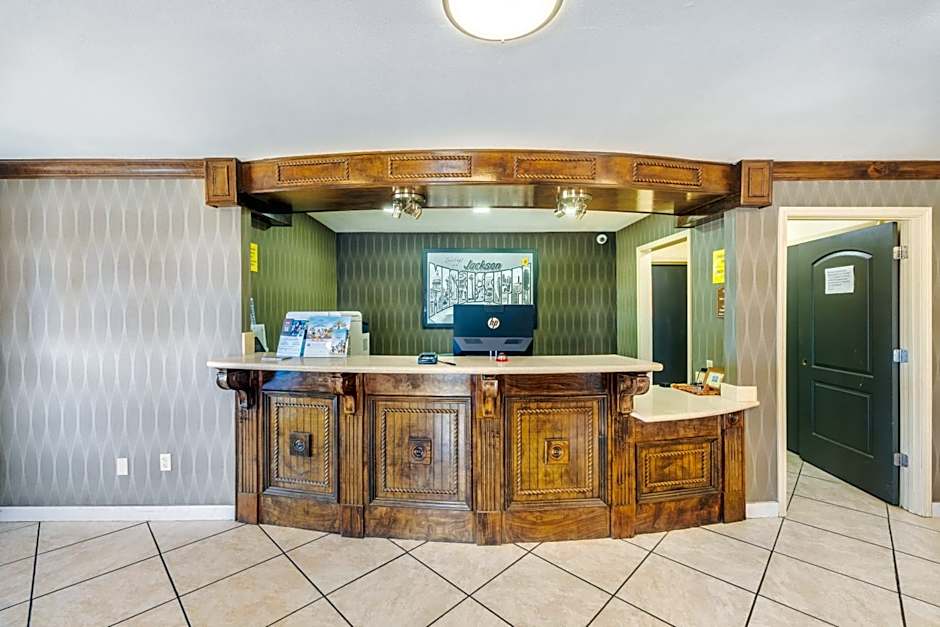 Super 8 by Wyndham Jackson MS Near the Fairgrounds