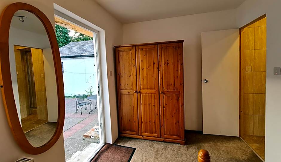 Pymgate Lodge Airport Hotel