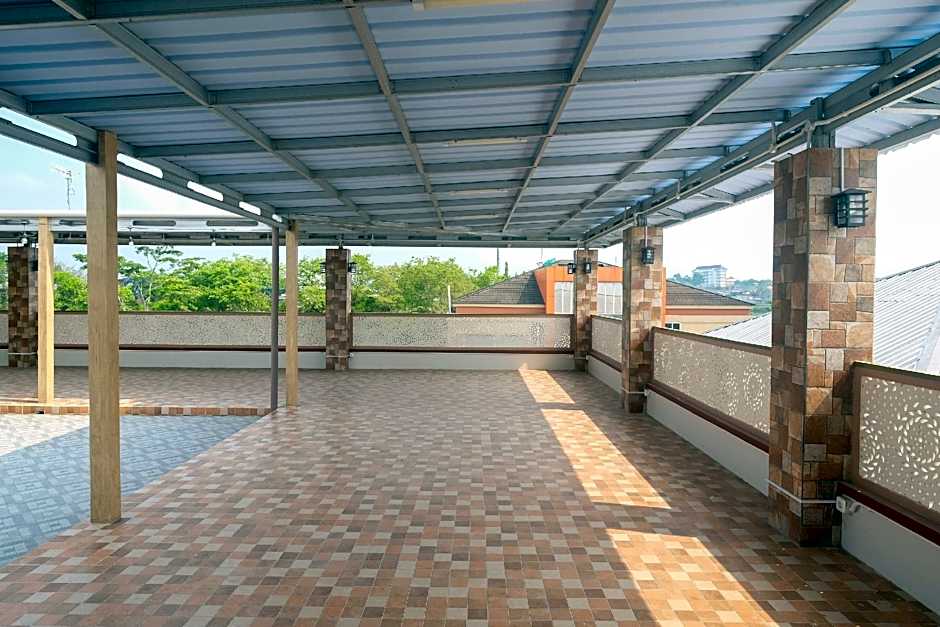 Urbanview Grand Lotus Hotel by RedDoorz