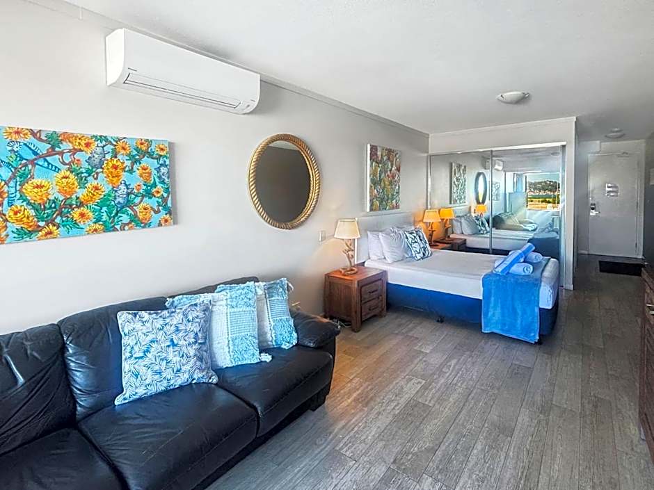 Blue on Blue Studio Room 1272