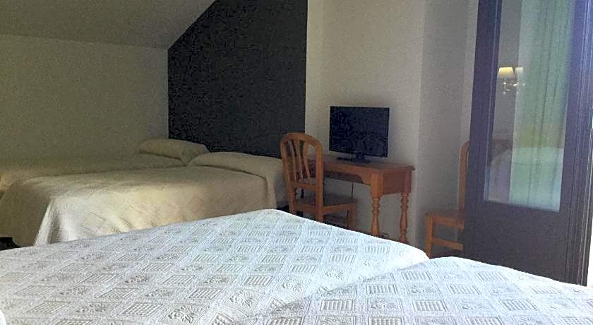 Hotel Cinco Castanos