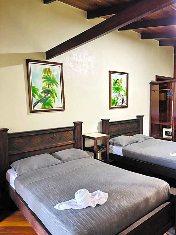 Hotel La Isla Inn