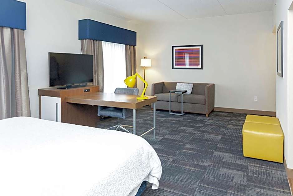 Hampton Inn By Hilton & Suites Morgantown / University Town Centre