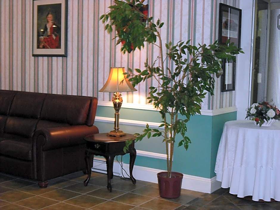 Claymore Inn and Suites