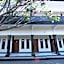 OYO Life 93155 Wisma Sarah