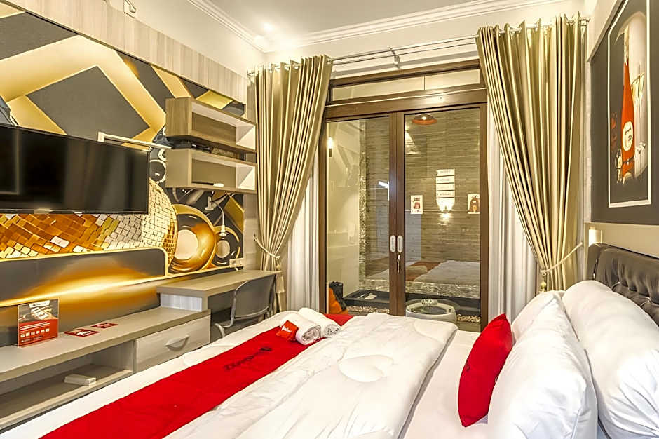 RedDoorz Plus near Gembira Loka Zoo 2
