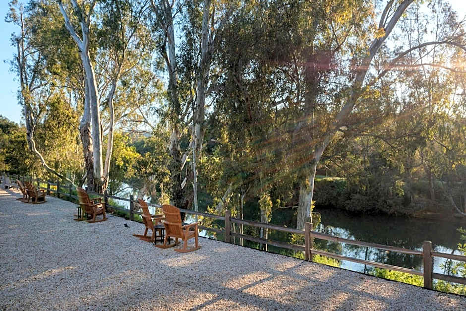River Terrace Inn