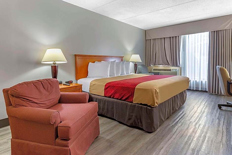 Econo Lodge & Suites Southern Pines - Pinehurst