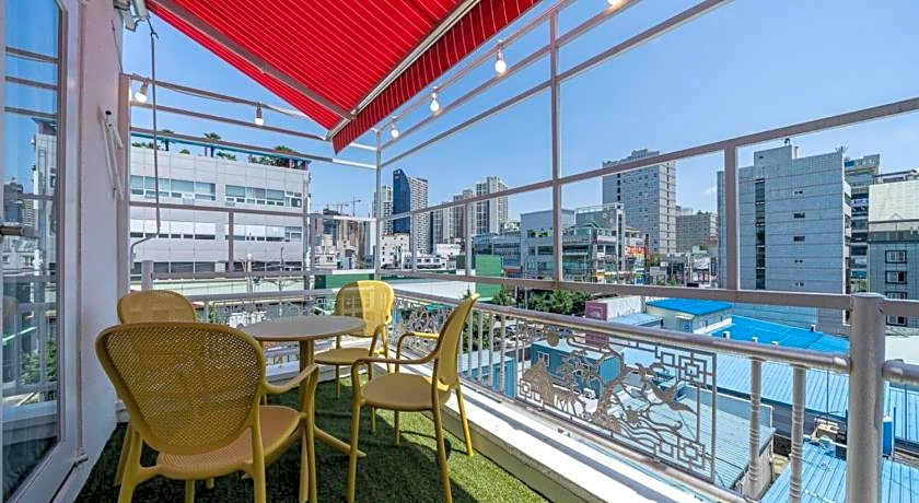 From H Dongbaek Hotel by Kwon Geoje Gohyeon