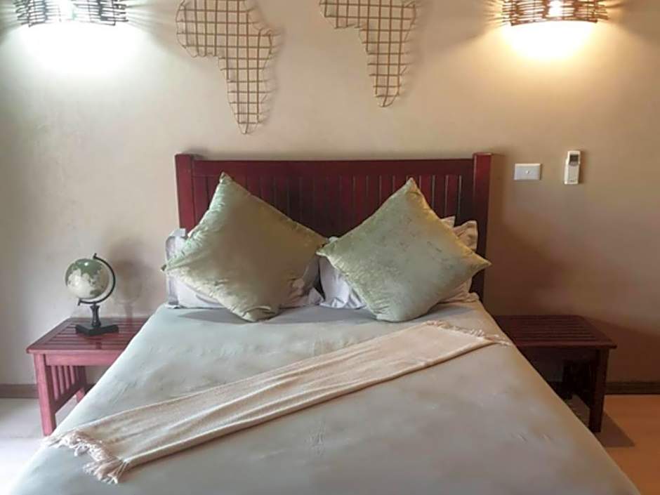 Zebula Golf and Wildlife Estate - Toktokkie Knocking Pax 20 - Moi Signature Luxury villa