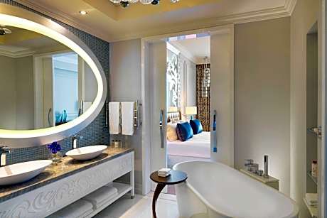 Deluxe Room, Smoking, Resort View (2 Double Beds)