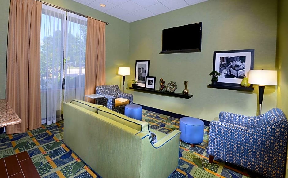 Hampton Inn By Hilton Roxboro