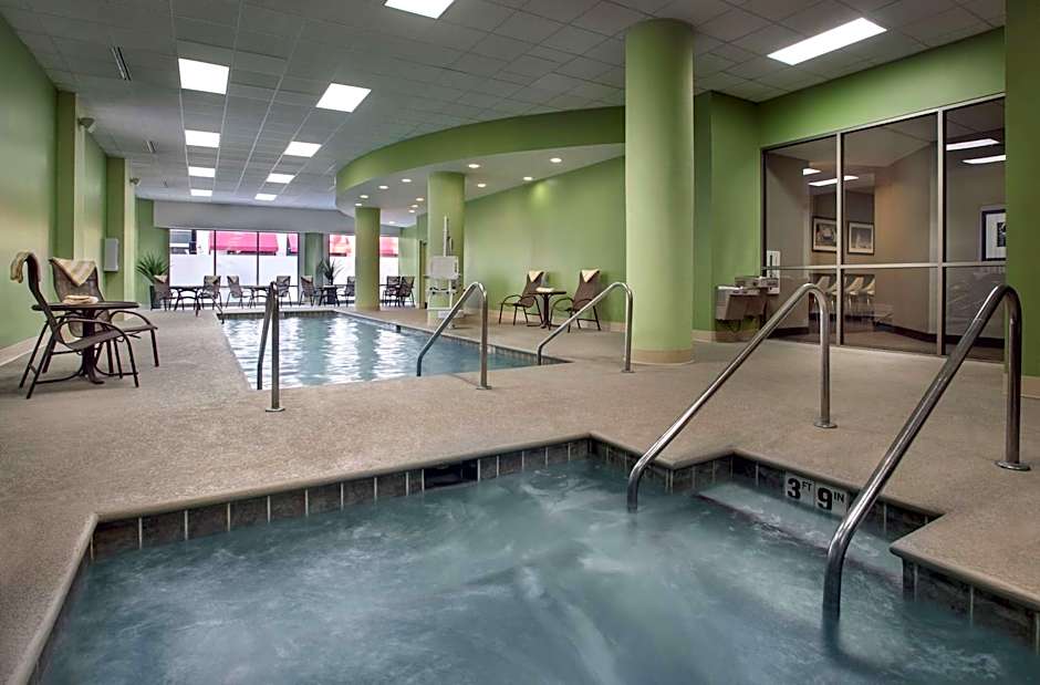 Hampton Inn By Hilton And Suites Milwaukee Downtown
