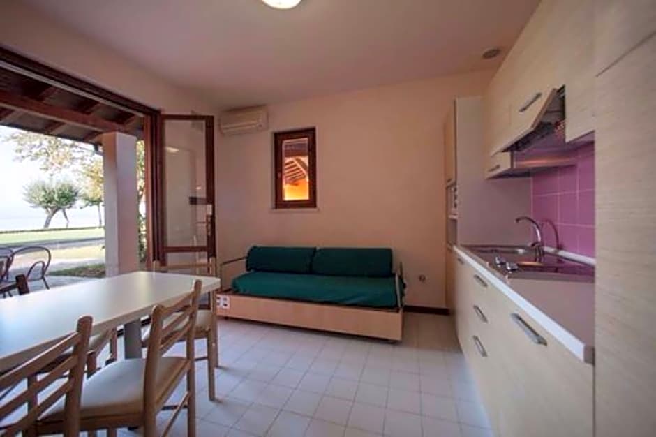 The Garda Village - Near Spiaggia Brema