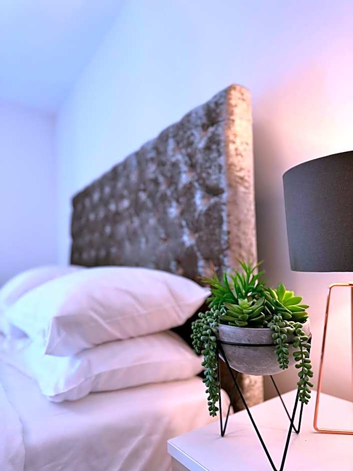 The Courtyard, 4 - Bed, Sleeps 6, Pets Welcome