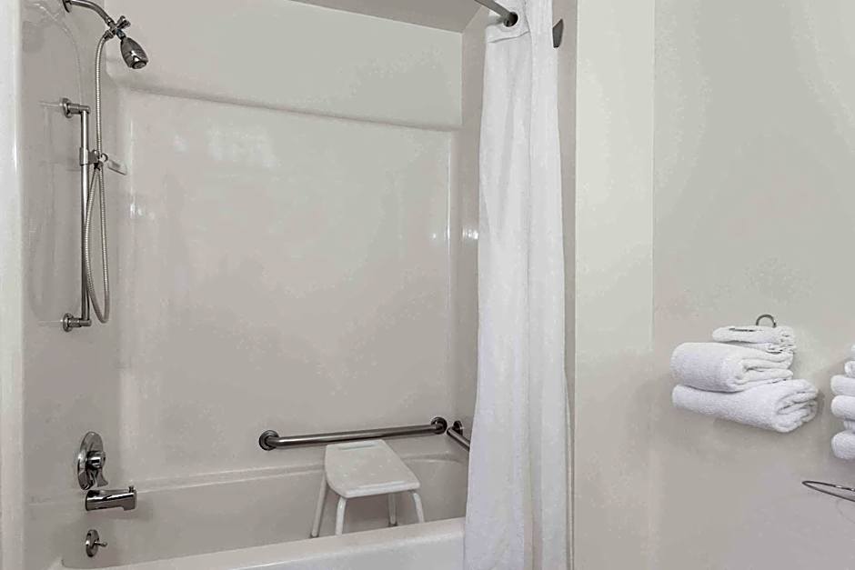 Super 8 by Wyndham Imlay City