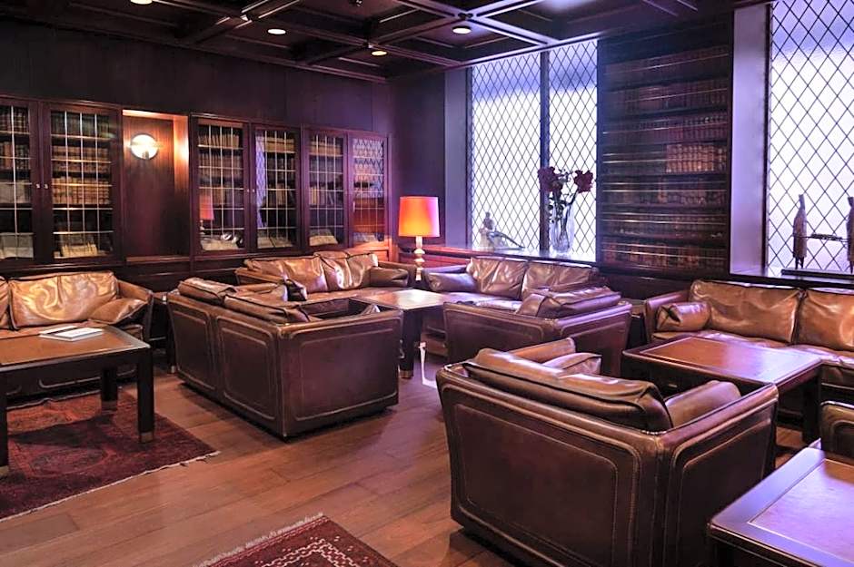 Hotel Holt - The Art Hotel