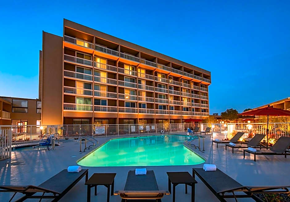 Holiday Inn Oxnard - Ventura by IHG