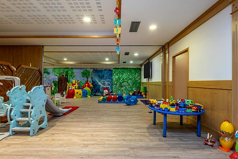 Alpholiday Dolomiti Wellness & Fun Hotel