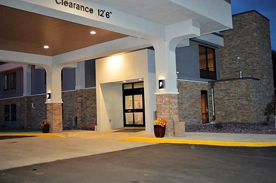 Country Inn & Suites by Radisson, La Crosse, WI