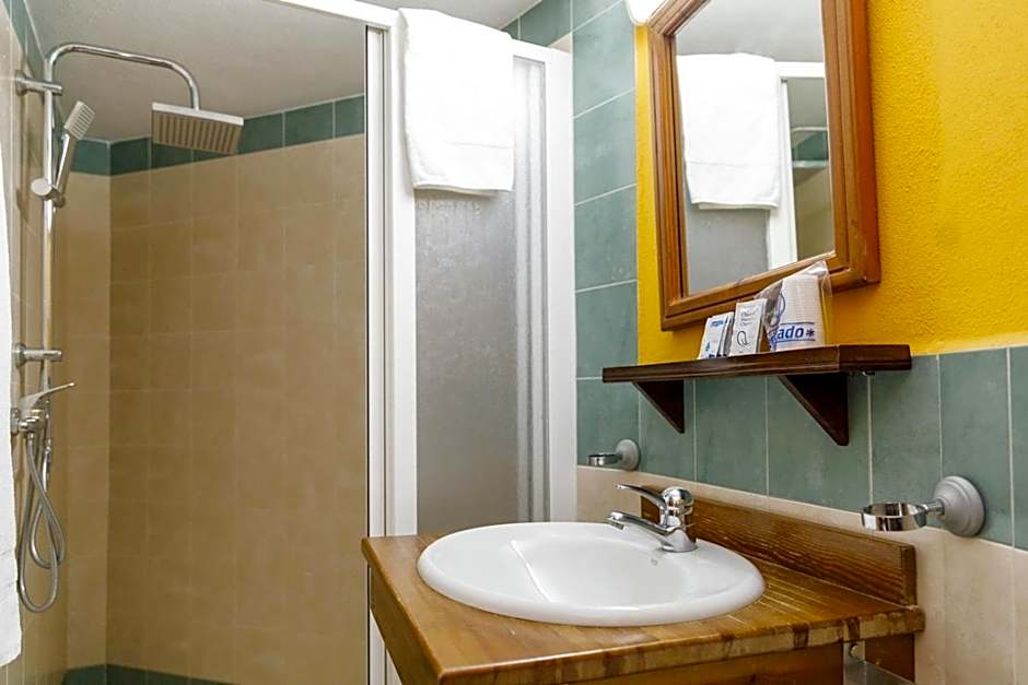 Hotel Selwo Lodge - Animal Park Tickets Included