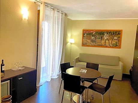 Deluxe Suite with Spa Bath