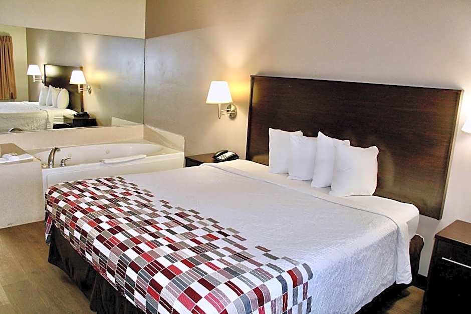 Red Roof Inn & Suites Lake Orion/Auburn Hills