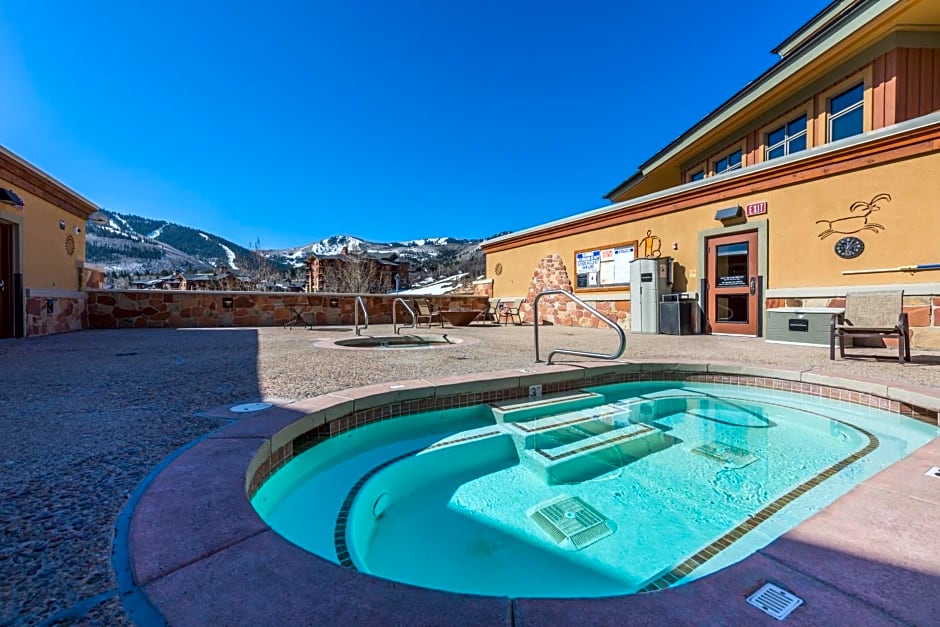 Sundial Lodge Larger Penthouse by Canyons Village Rentals