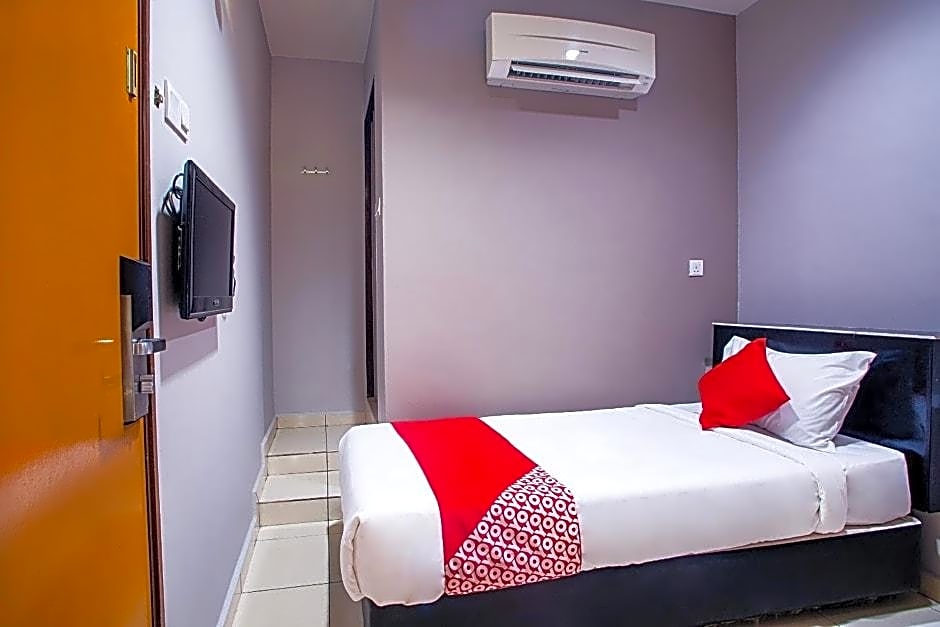 Super OYO 44097 Avatarr Hotel