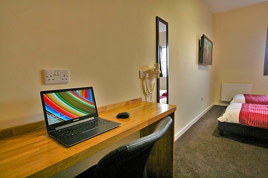 Central Hotel Gloucester by RoomsBooked