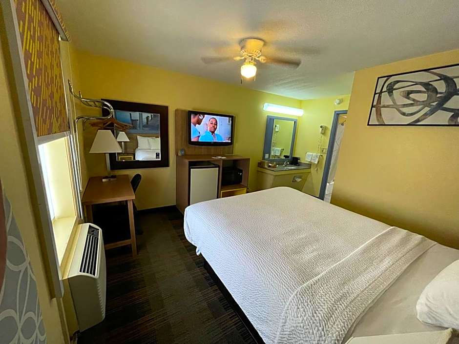 Days Inn by Wyndham Holladay