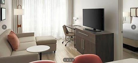 1 Bedroom Suite, 1 King, Sofa bed