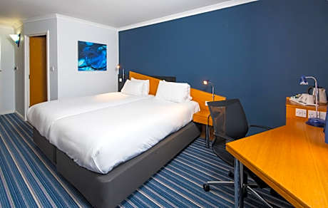 Standard Twin Room with Free Hot Breakfast